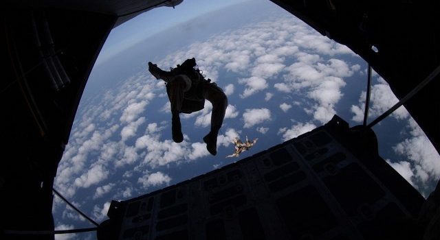 Informaţie de presă-Concursul naţional de paraşutism militar „Cupa Aviaţiei Militare”